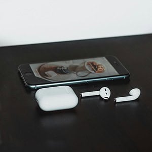 airpods 3 not connecting to iphone
