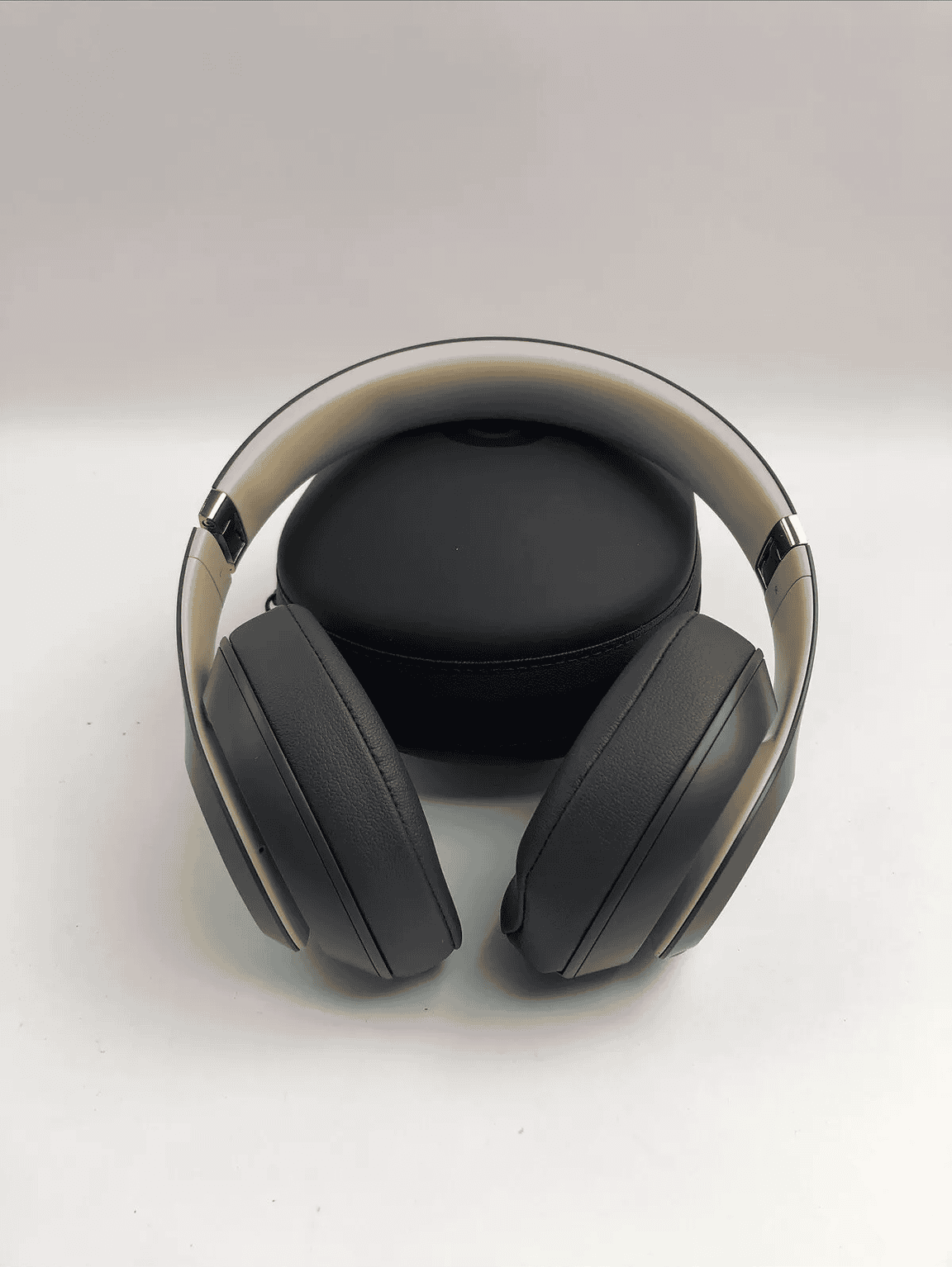 How to Replace Beats Studio 3 Ear Pads - SimplyMac