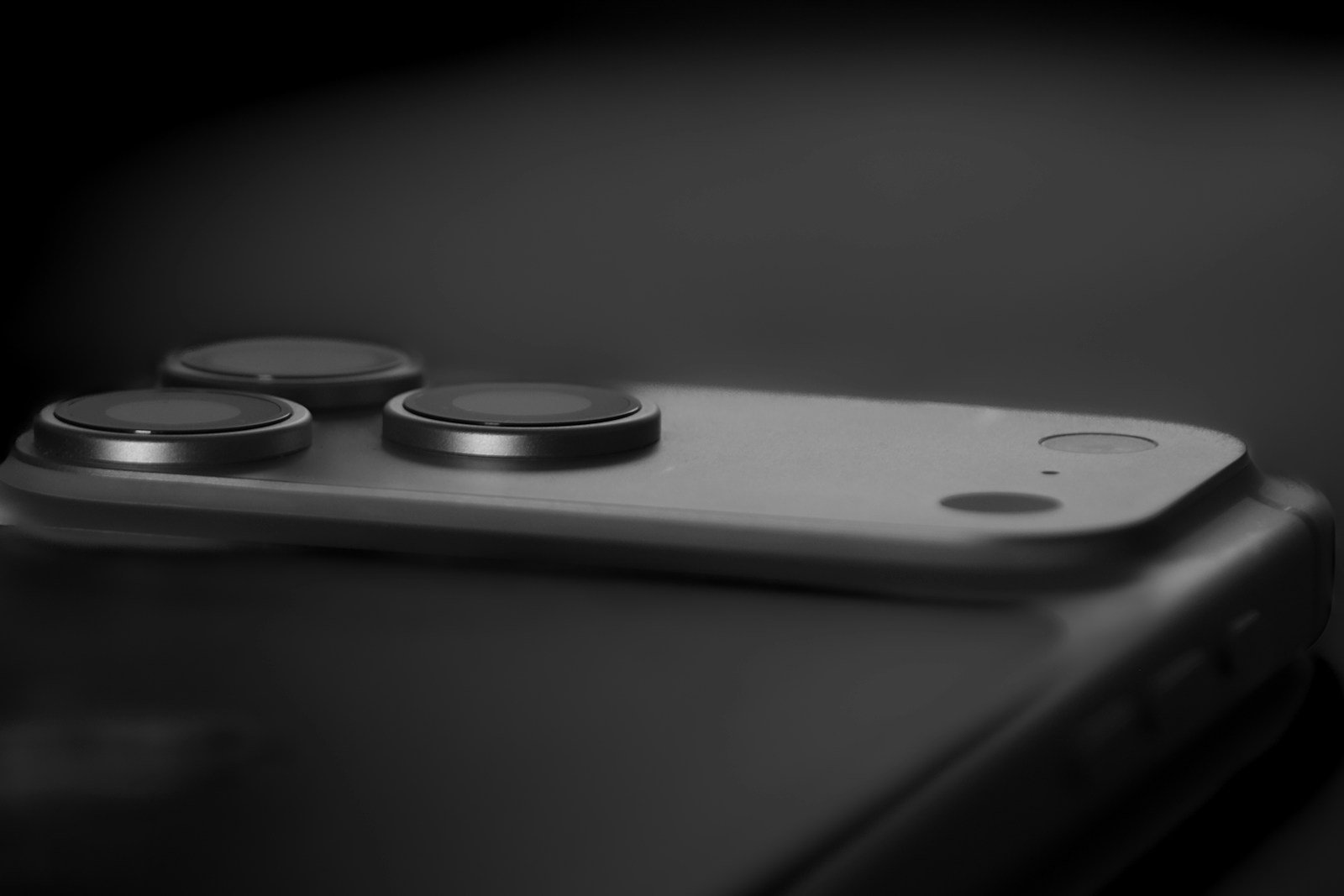 Close-up of a smartphone camera array