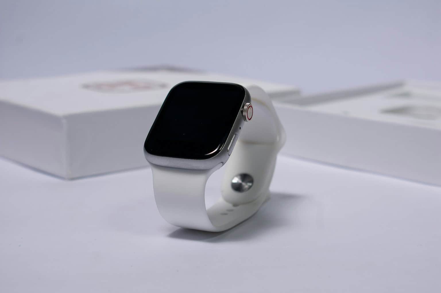 what does red dot at top of apple watch
