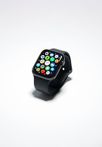 how to change brightness on apple watch 10